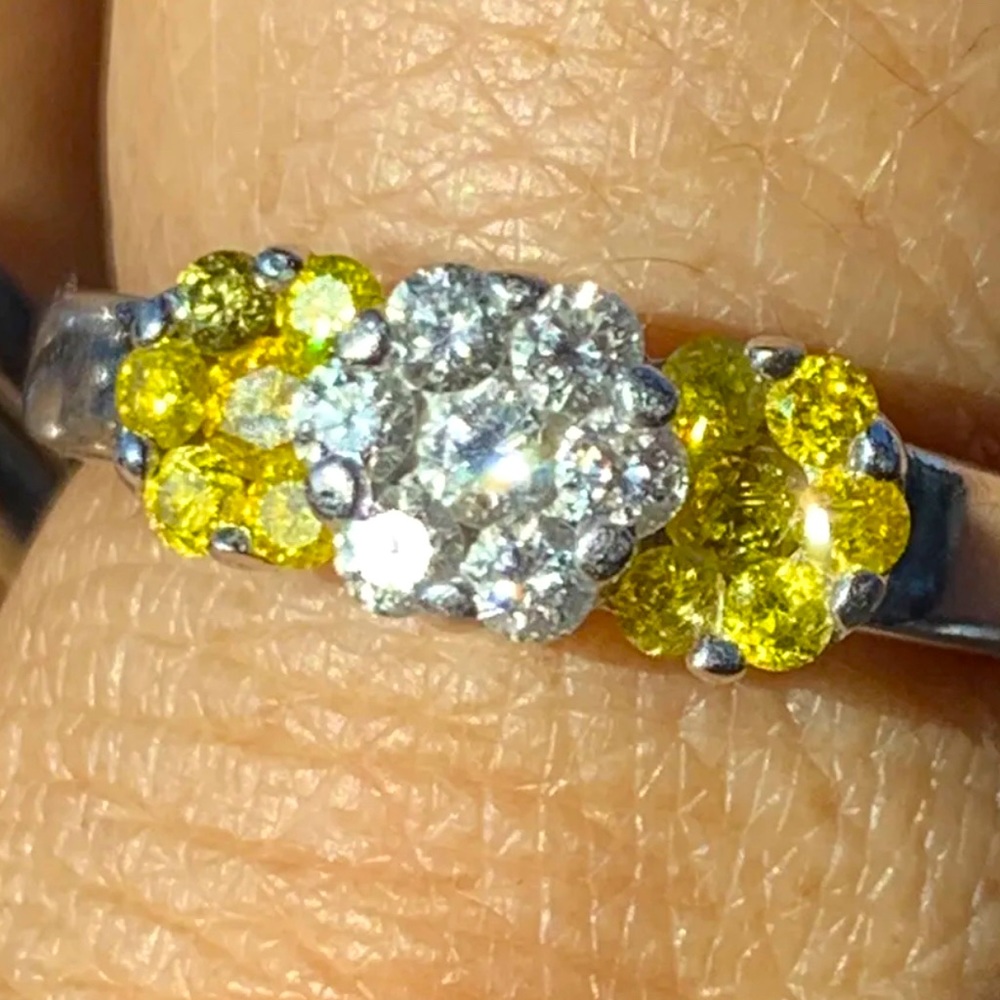 Yellow and White Diamond Flowers Design Ring 14kt White Gold. Size 7